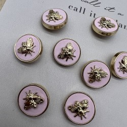 Пуговицы розовые с золотистыми мухами, 20 мм