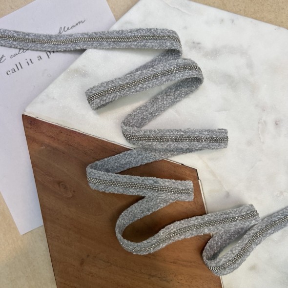 Тесьма текстильная светло-серая с цепочками шариками, 12 мм