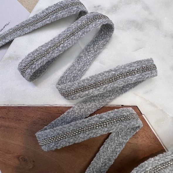 Тесьма текстильная светло-серая с цепочками шариками, 12 мм