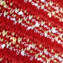 Трикотаж с вплетенными атласными лентами