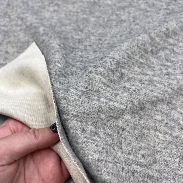 Трикотаж костюмно-пальтовый светло-серый меланж