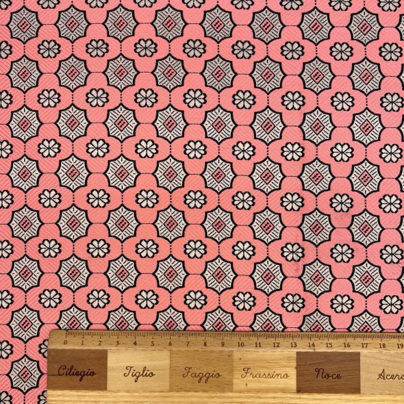 Жаккард неонового кораллового цвета с геометрически рисунком