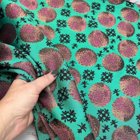 Ткань жаккард с цветочным рисунком