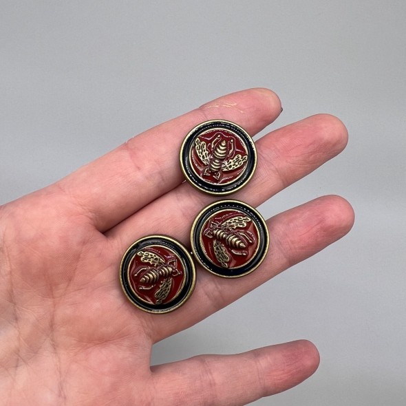 Пуговицы металлические с красной и синей эмалью