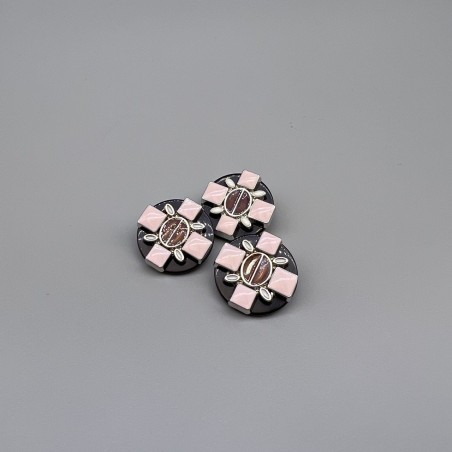 Пуговицы пластик черные с цветными вставками