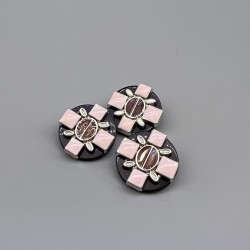 Пуговицы пластик черные с цветными вставками