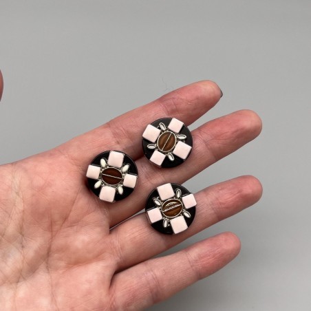 Пуговицы пластик черные с цветными вставками