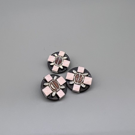 Пуговицы пластик черные с цветными вставками