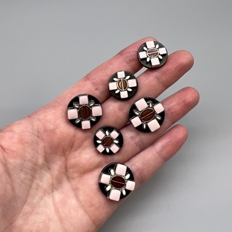 Пуговицы пластик черные с цветными вставками