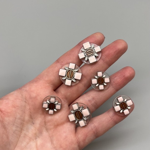 Пуговицы пластик прозрачные с цветными вставками