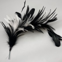 Декор из перьев на основании из проволоки