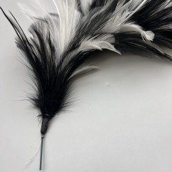 Декор из перьев на основании из проволоки