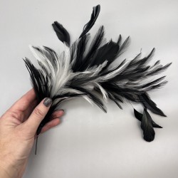 Декор из перьев на основании из проволоки