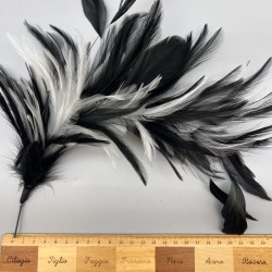 Декор из перьев на основании из проволоки