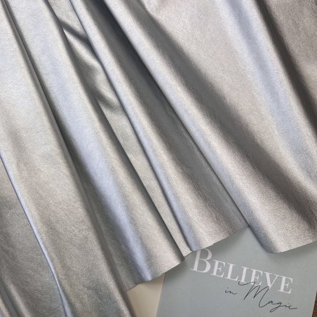 Экокожа серебристая с перламутровым блеском, на трикотажной основе