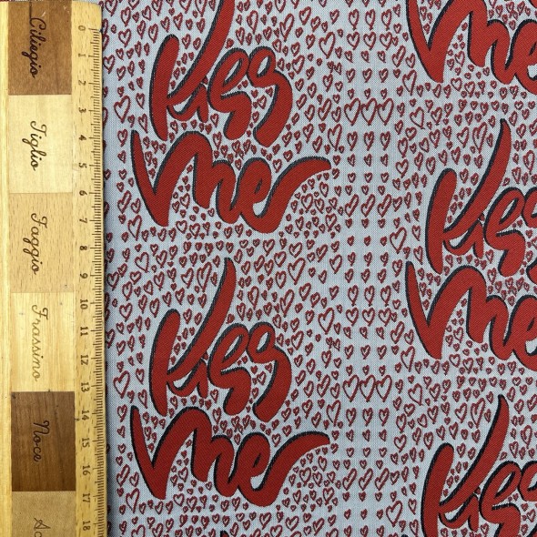 Ткань жаккард серо-красный Kiss Me