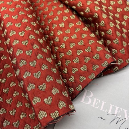 Жаккард с сердцами, красный с золотистыми сердцами