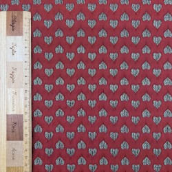 Жаккард с сердцами, красный с золотистыми сердцами