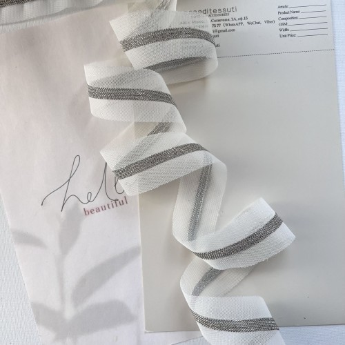 Тесьма на основе из органзы и сетки с легкими серебристыми цепочками шариками, 3,5 см