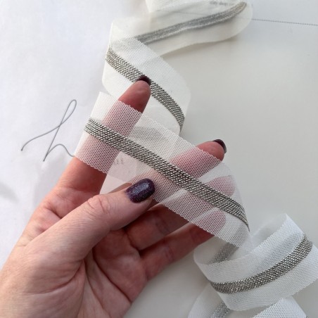 Тесьма на основе из органзы и сетки с легкими серебристыми цепочками шариками, 3,5 см