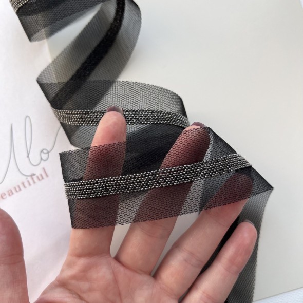 Тесьма на основе из органзы и сетки с легкими серебристыми цепочками шариками, 3,5 см