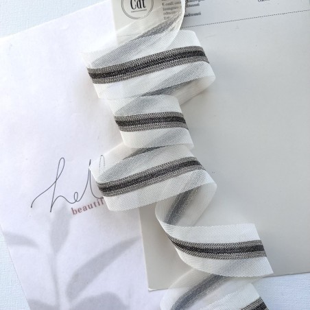 Тесьма на основе из органзы и сетки с легкими серебристыми цепочками шариками двух оттенков, 3,5 см