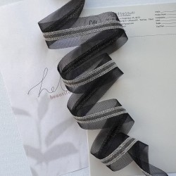 Тесьма на основе из органзы и сетки с легкими серебристыми цепочками шариками двух оттенков, 3,5 см