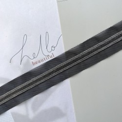 Тесьма на основе из органзы и сетки с легкими серебристыми цепочками шариками двух оттенков, 3,5 см