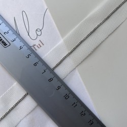 Тесьма на основе из органзы и сетки с легкими серебристыми цепочками шариками, 2,5 см