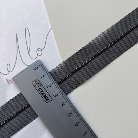 Тесьма на основе из органзы и сетки с легкими серебристыми цепочками шариками, 2,5 см