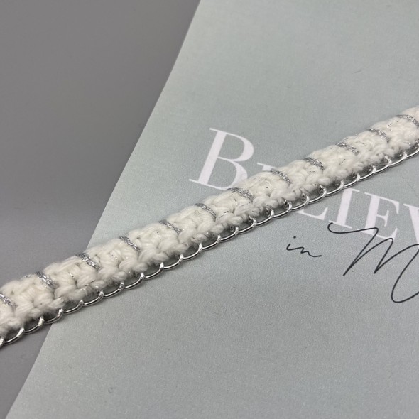 Тесьма плетеная текстильная с легкой серебристой цепочкой