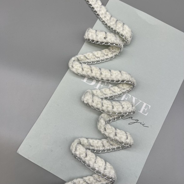 Тесьма плетеная текстильная с легкой серебристой цепочкой