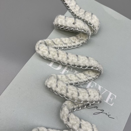 Тесьма плетеная текстильная с легкой серебристой цепочкой