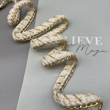 Тесьма плетеная текстильная с легкой золотистой цепочкой