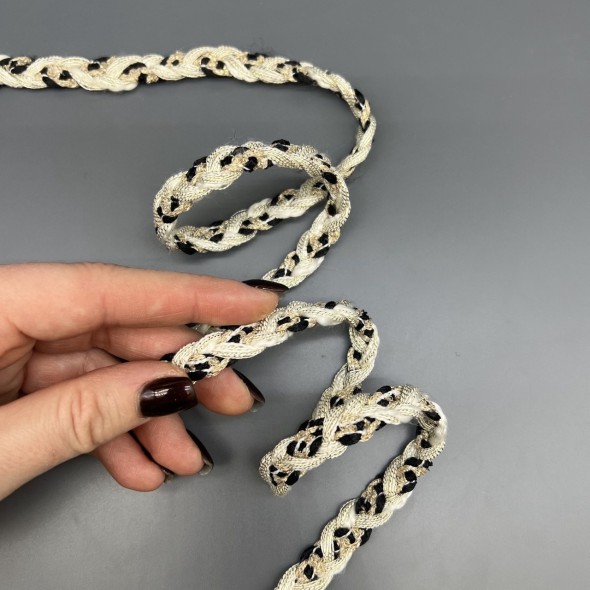 Тесьма плетеная молочная с черными и золотистыми нитями, 12 мм