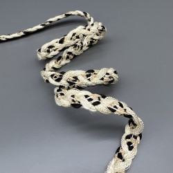 Тесьма плетеная молочная с черными и золотистыми нитями, 12 мм