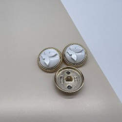 Пуговицы золотистые с белыми обьемными бабочками
