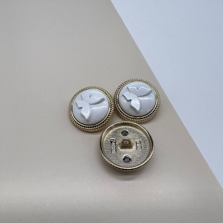 Пуговицы золотистые с белыми обьемными бабочками