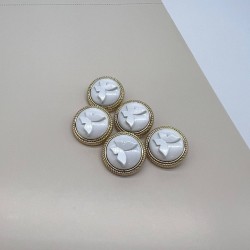 Пуговицы золотистые с белыми обьемными бабочками