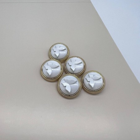 Пуговицы золотистые с белыми обьемными бабочками