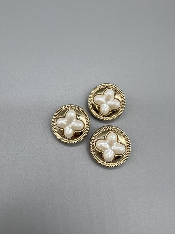 Пуговицы золотистые с фигурной вставкой, 22 мм