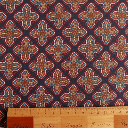 Плательный хлопок с принтом на синем фоне