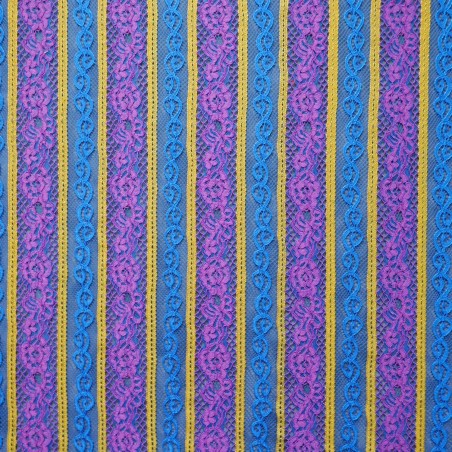 Кружево с яркими полосками