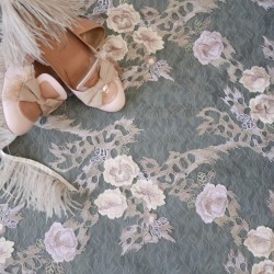 Кружево с вышивкой