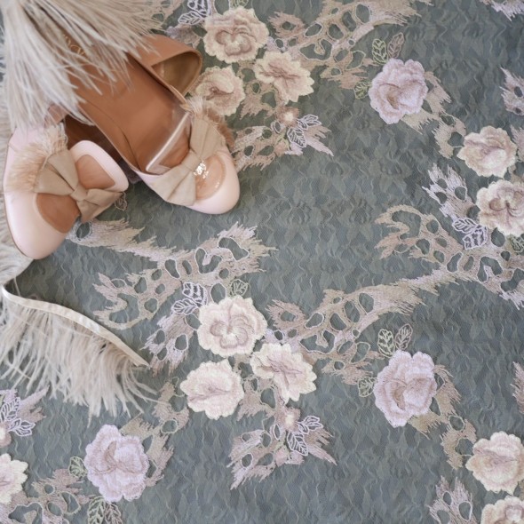 Кружево с вышивкой