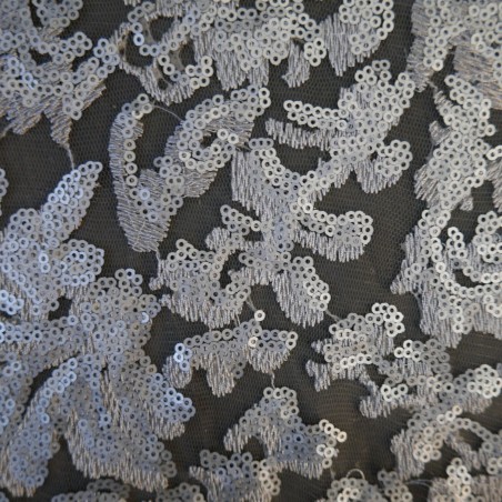 Вышивка пайетками на сетке