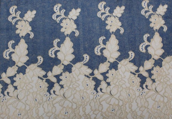 Кружево с хлопком в составе ,голубое с бежевыми вставками