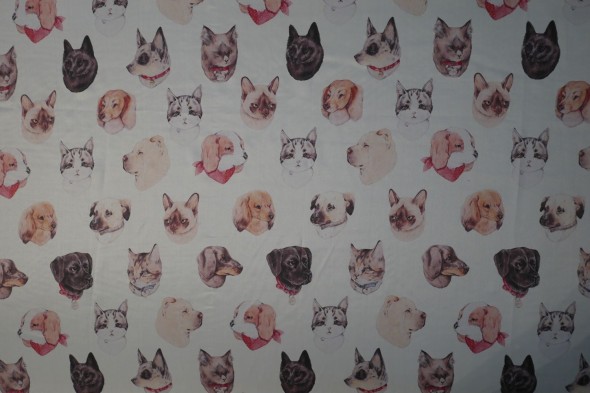 Шелк 100% с принтом кошки и собаки ,матовая,тонкая ткань