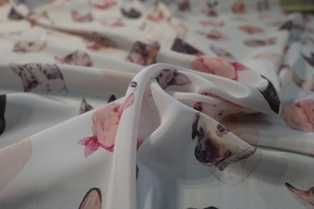 Шелк 100% с принтом кошки и собаки ,матовая,тонкая ткань