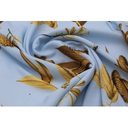 Нежно голубая плательная ткань с оригинальным принтом